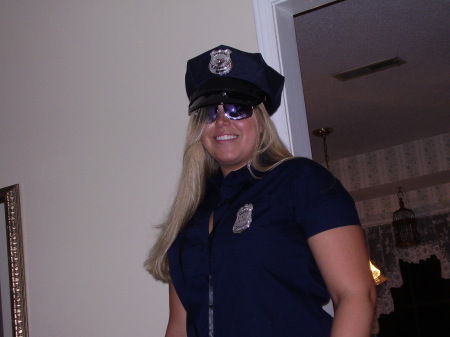 Halloween 2007 Cop Tara