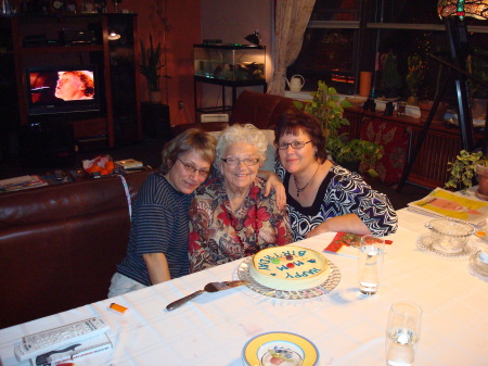 2008 - Celebrating Mom's 85th