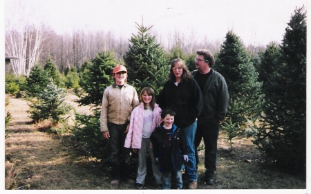 Me, Jason, Hunter, Amanda and Andrew X-Mas 06 picking a tree