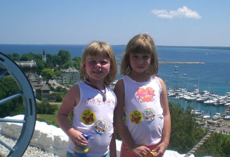 madeline&julia_mackinawisland2007_01