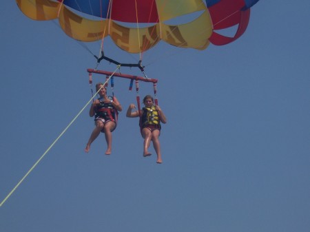 Laikyn and her friedn Jessica parasailing