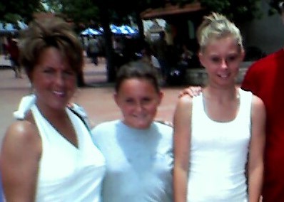 Laura, Jenny, and amanda Sea World June 2007