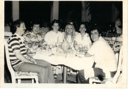 Fred, Larry, Daisy, Debbie, Janice, Mac in Alcapulco