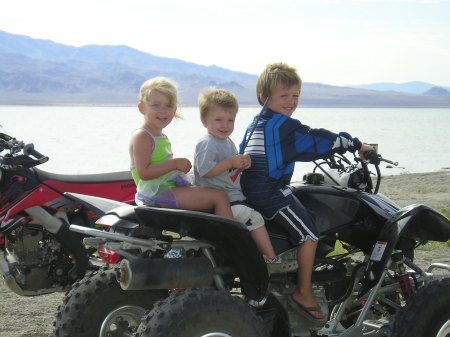 Cade, Avery, & Seth Aug 2007