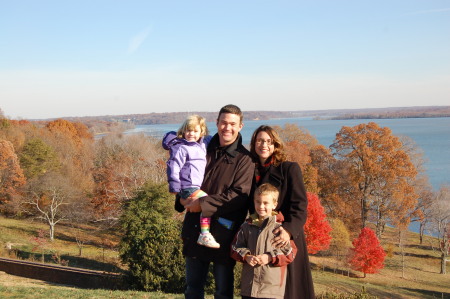 Mead Family at Mt. Vernon, 12/1/07