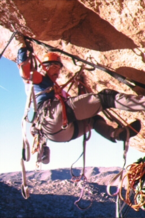 Aid climbing in Joshua Tree NP, Goof Proof Roof 01-99