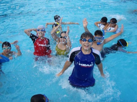 Summer camp 8'07 Kris in blue & Alex in red