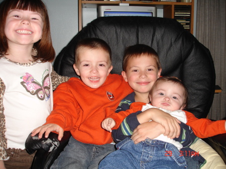 ricky, hailey, joshua and noah -oct 28, 2007 012