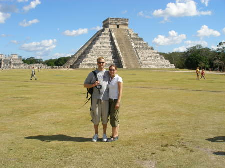 my girlfriend and i at chichenitza