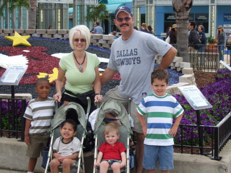 family at Sea Wworld 4-2008