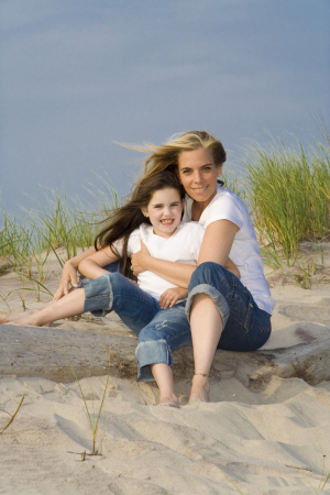 mo & mommy at the beach