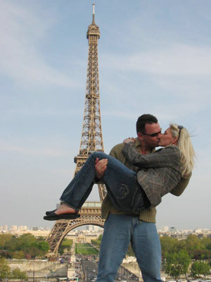 Paris, France kissing