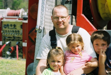 The kids and their daddy after Fire