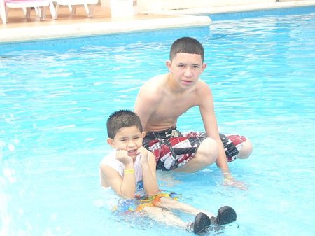 Joey & Ant at the pool