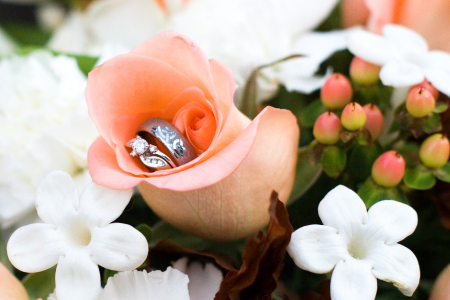 Wedding bands in the bouquet