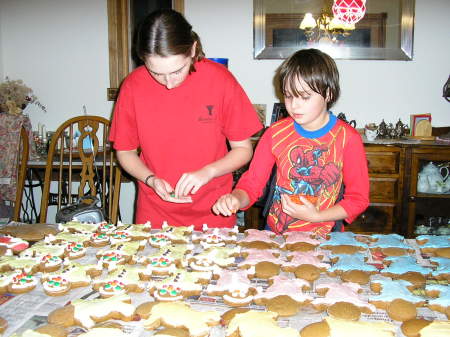 kids decorating gingerbread people