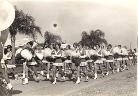 Homecoming Parade - Rebelles