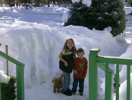 Dallyss n John in my front yard 2009