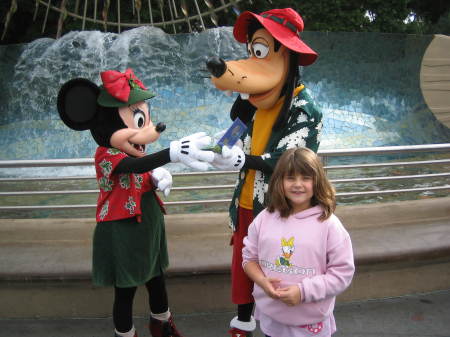 Daughter Sierra getting autographs