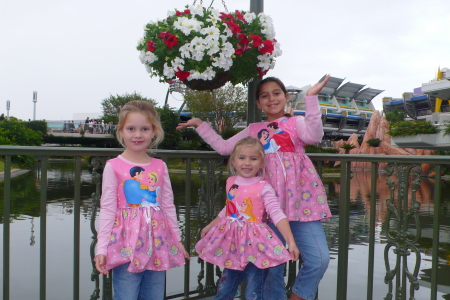 Kristin, Ashley and Madalyn at WDW, 2008