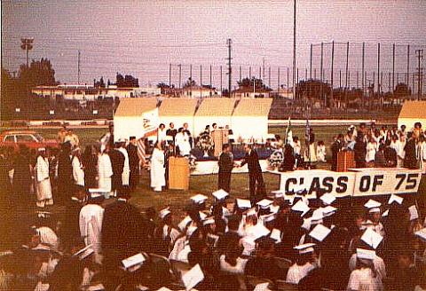 1975 grad ceremony