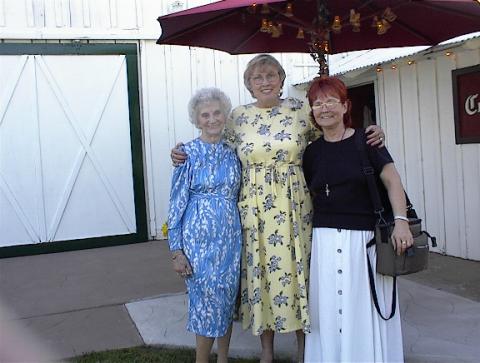 Bobbi "Hurlbut" Hawkins w/Mom & Sis