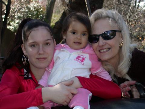 Sarah, Le Aira, Mom