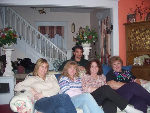 me,mom,missie,shellie,amy (thanksgiving 2005)
