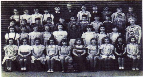 Mrs.Wyss' Class: May, 1947: Gr.4