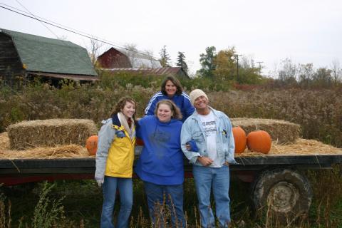 family pumpkin picking 10-21-06 086