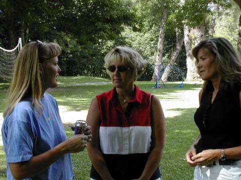 Kirsten, Maryjane & Linda still chatting