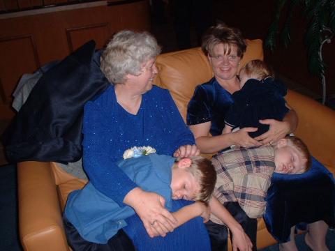 Linda with grandkids
