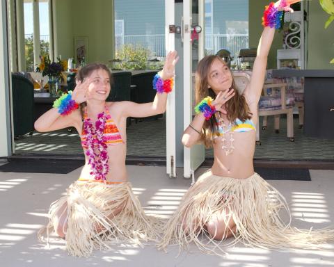 hula girls