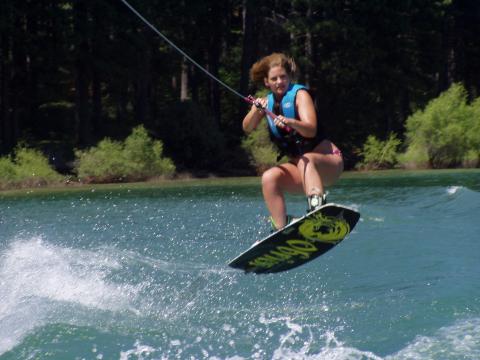 Jennifer wakeboardin