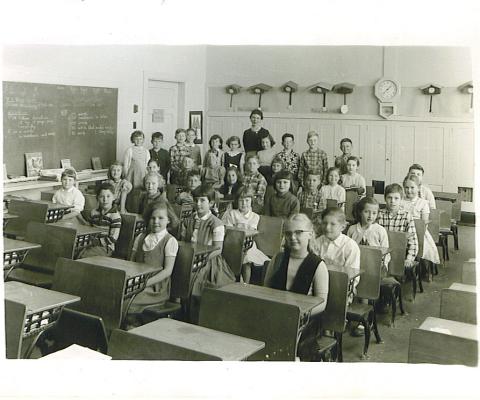 Grade 3 class picture before the fire