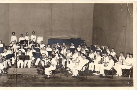 6th grade music (em on far rht)