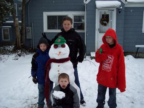 kids & snowman