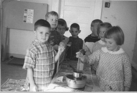 Pineviw Kindergarten-making candles