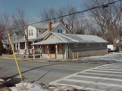 Ray's Store in Berwyn 2004