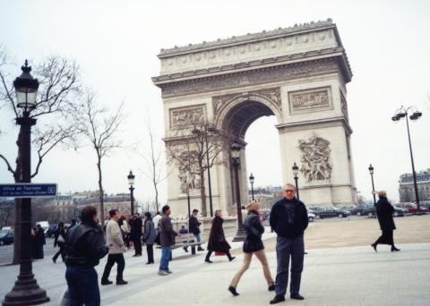 Chuck in Paris  Arch