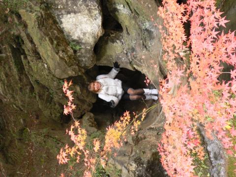 Ishiyama Temple & Peggy & autumn leaf Nov05