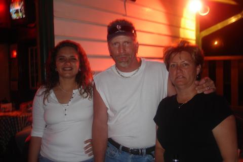 Jim Ross, his wife and Vicki Ogle