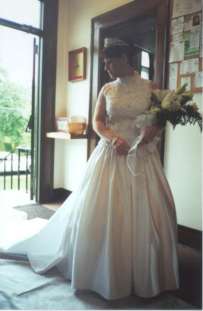 Tammy_in_doorway_at_wedding