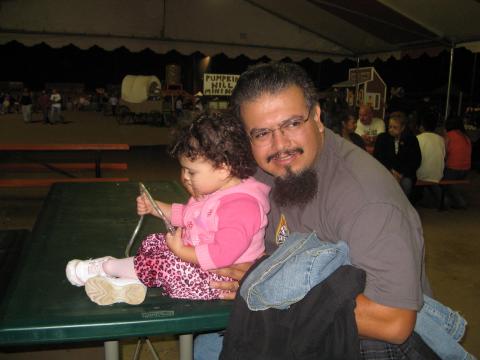 Halloween 2007 Ella w/ Daddy