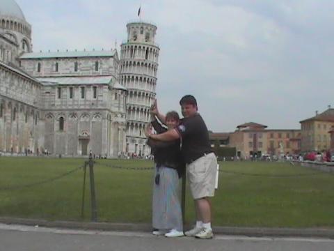 Tammy_and_Joe_holding_up_leaning_tower_o