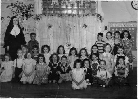 SMHG-1952-53 Kindergarten May Crowning PM