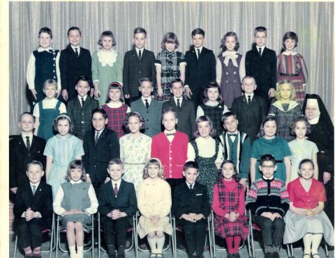 CLASS PICTURE 5TH OR 6TH GRADE OF GRADUATING CLASS OF 1969