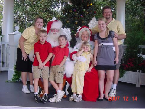 FamilyWithTheSantas