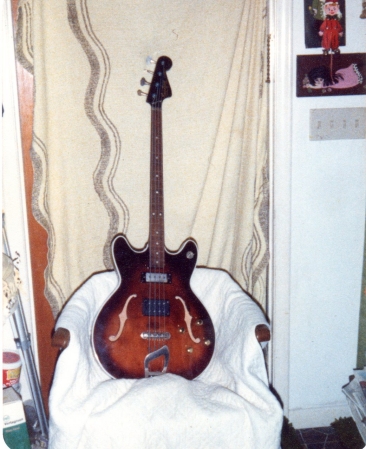 Hagstrom hollowbody bass