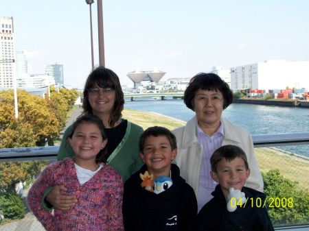 Family pic near Tokyo bay, April 2008